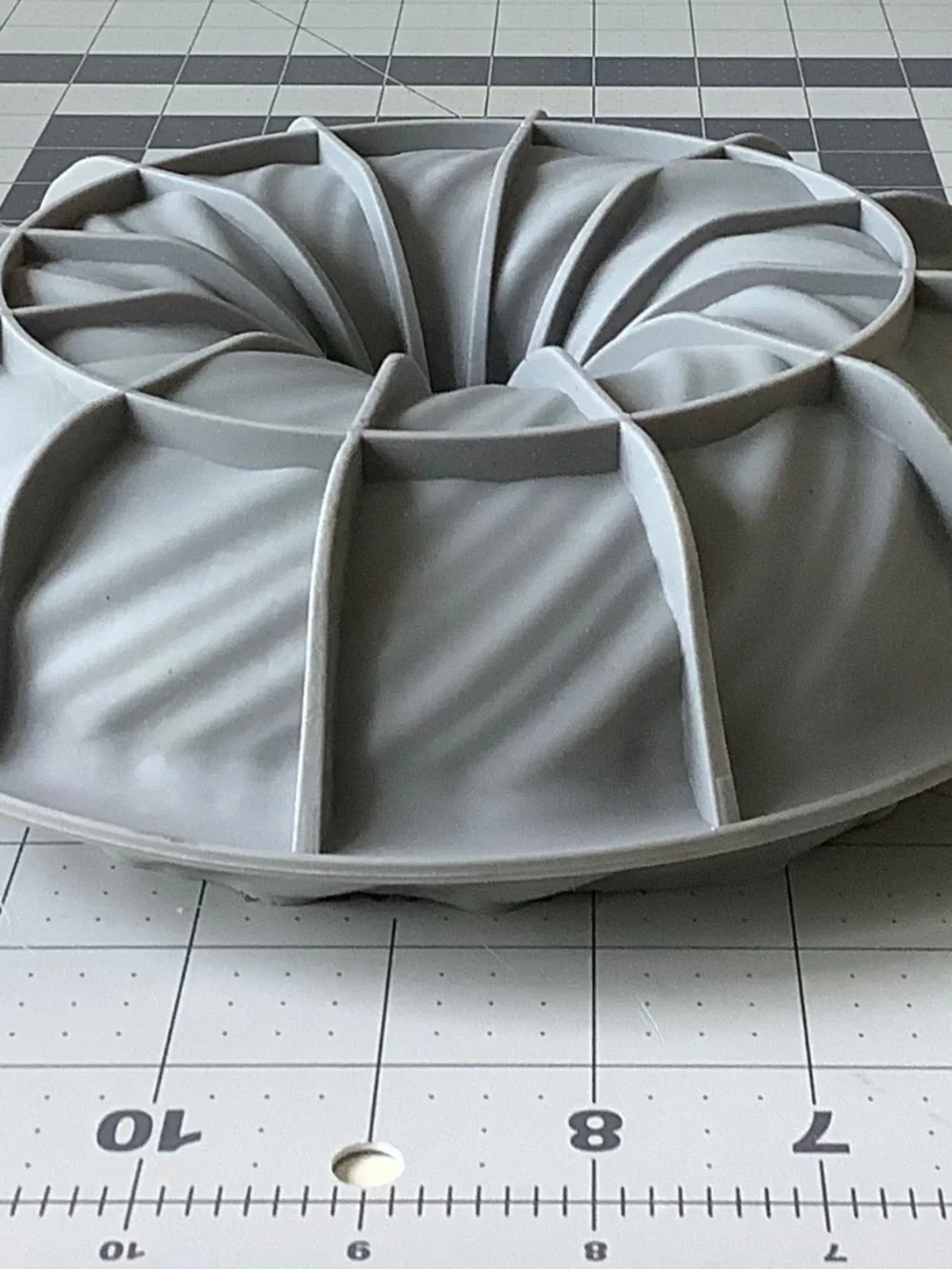 Silicone Spiral Bundt Cake Mold Swirl Baking Pan 3D Nonstick Gray